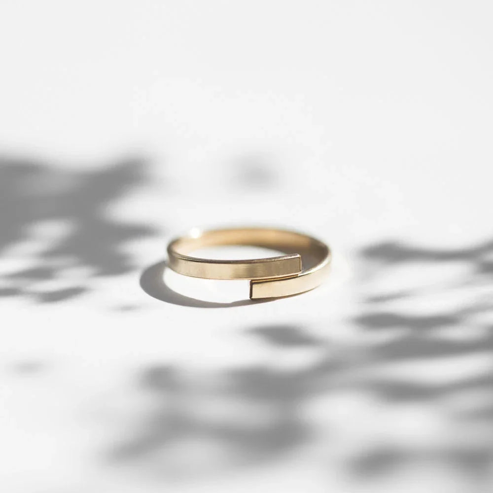 EManco Gold Color Stainless Steel Minimalist Style Geometric Stackable Ring for Dating Social Delicate Fashionable