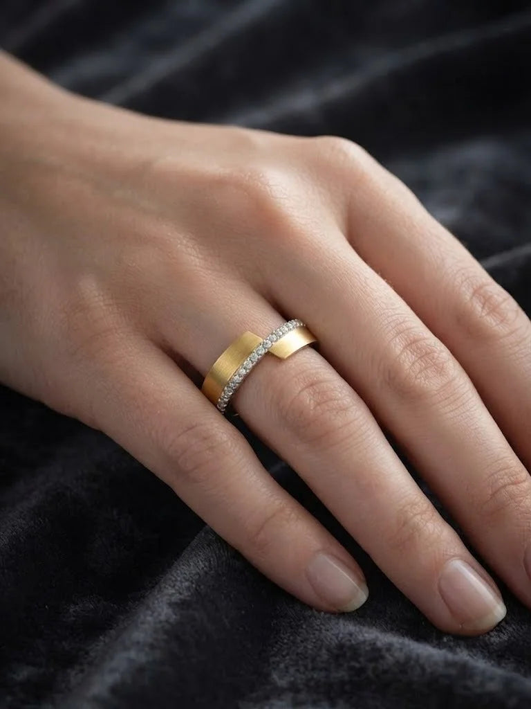 Classic AMBER JEWELS T-1290 Unisex 18K Solid Gold Rhodium Plated Prong Set Three Stone Natural Stone IGI Certified Ring