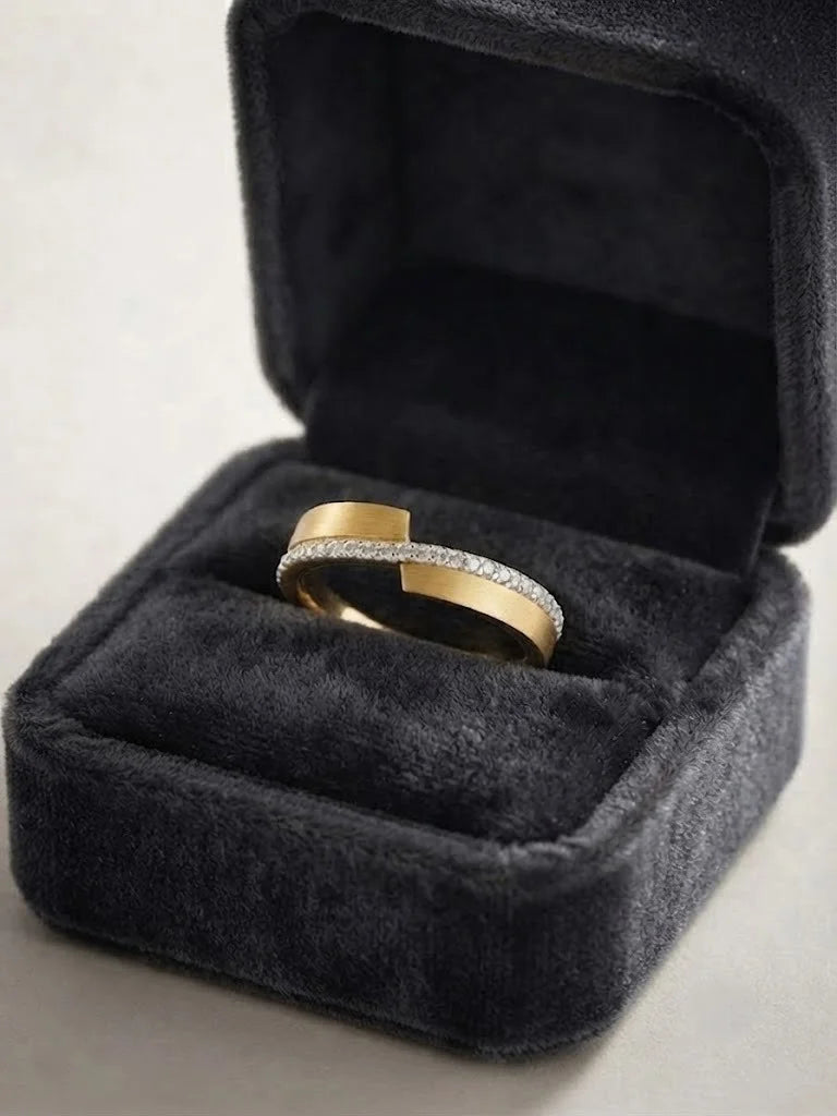 Classic AMBER JEWELS T-1290 Unisex 18K Solid Gold Rhodium Plated Prong Set Three Stone Natural Stone IGI Certified Ring